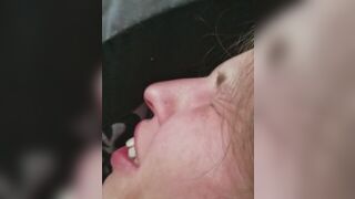 шлюха плакала всю дорогу, а я продолжал трахать больно порно